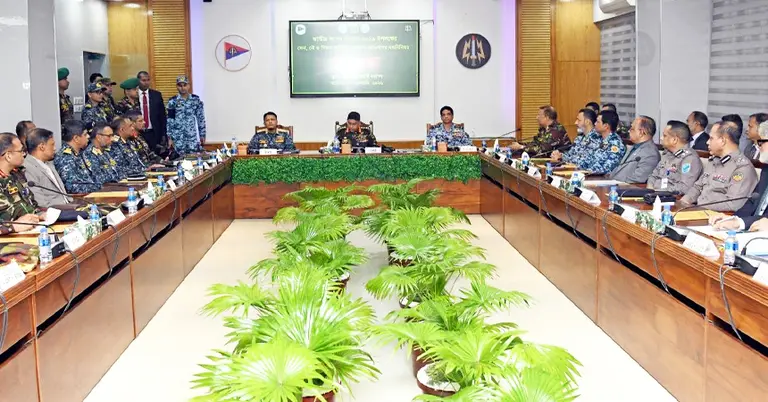 গাজীপুরে তিন বাহিনীর প্রধানের মতবিনিময় সভা